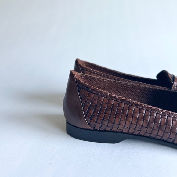 Cole Haan Brown Genuine Leather Weaving Loafers size 9 - Picture 3 of 16
